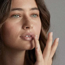 Hyaluronic Lip Contour Cream med hyaluronsyre &amp; planteekstrakter  15 ml