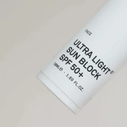 Ultra Light Sun Block SPF50+ med bredspektret UVA- &amp; UVB-filter  50 ml