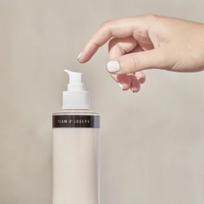 Delicate Cleansing Milk med mandelolie & kamille  200 ml