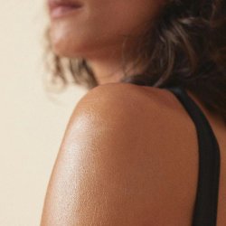 Golden Glow Body Oil 100 ml  nrende kropsolie med gylden gld