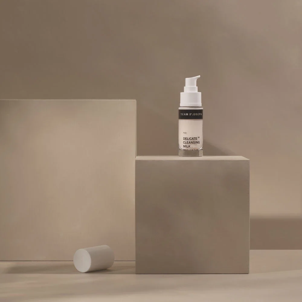 DELICATE CLEANSING MILK 30 ml.