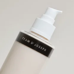 Delicate Cleansing Milk med mandelolie &amp; kamille  200 ml